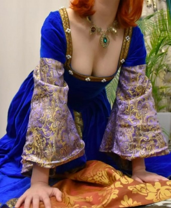 Изысканная красотка с роскошной фигурой ждет щедрого мужчину для ярких и чувственных встреч. Только для ценителей красивых женщин! 367, 19 лет