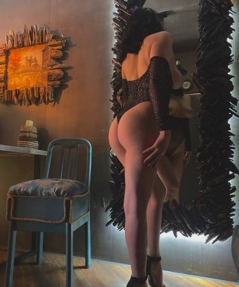 Изысканная красотка приглашает в гости на незабываемый сексуальный отдых. Только для истинных ценителей красоты и страсти. 7808, 25 лет